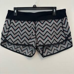 RARE! Lululemon Athletica SeaWheeze Chevron Shorts Size 10